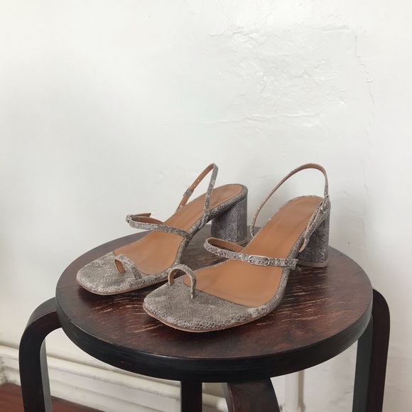 ✨Sold✨LOQ Alba Caliza Tan Gray Snake Heel Sandal - Picture 4 of 6